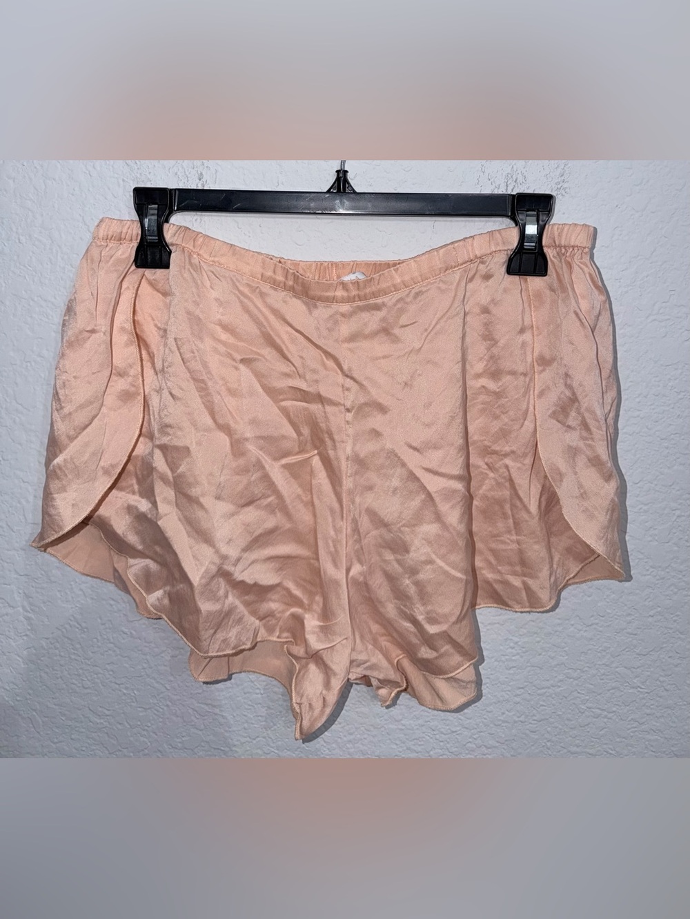 Lunya Silk Tulip Pajama Shorts. Size M